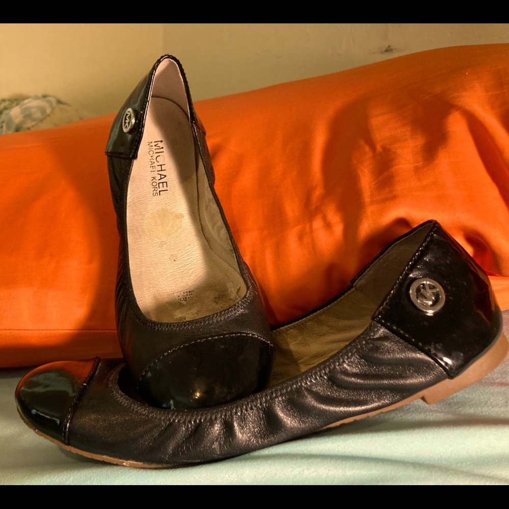 Michael Kors flats black paten and black leather Size 7